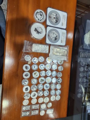 Abdul Razak Gold House Selling Buying at best price in KL Malaysia - check latest gold price - Harga jual Beli Emas terkini Gold Coins